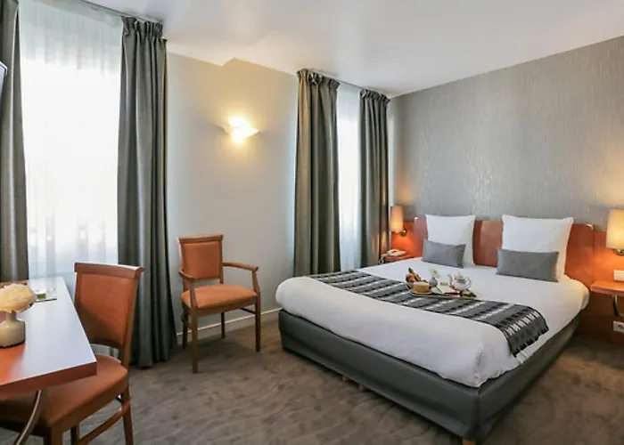 Logis Hotel Le Pelican & Son Restaurant