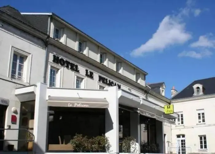 Logis Hotel Le Pelican & Son Restaurant