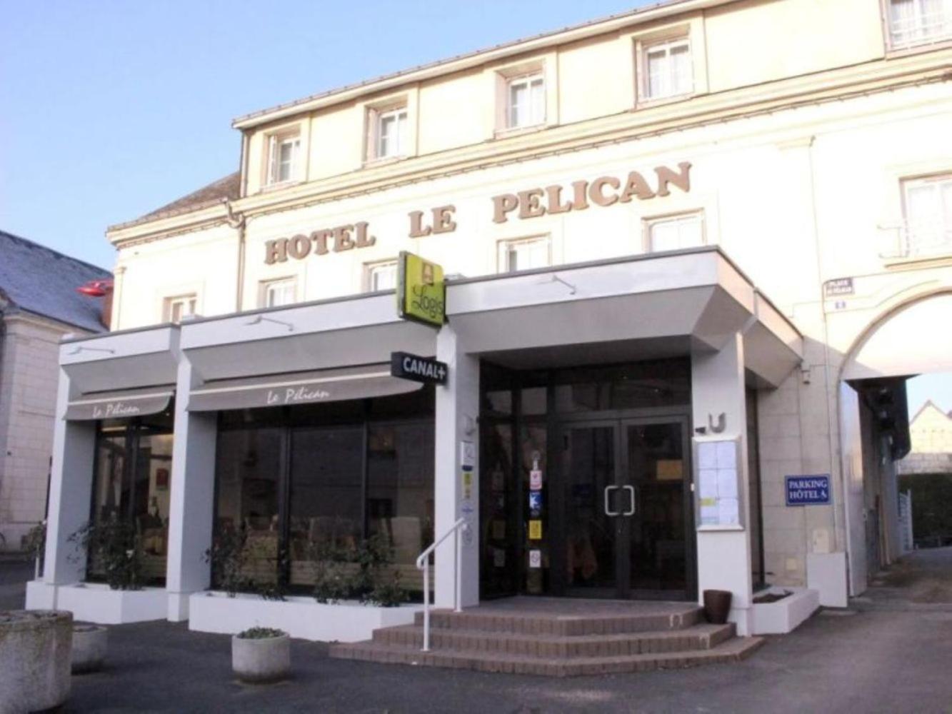Logis Le Pelican Hotel 3*