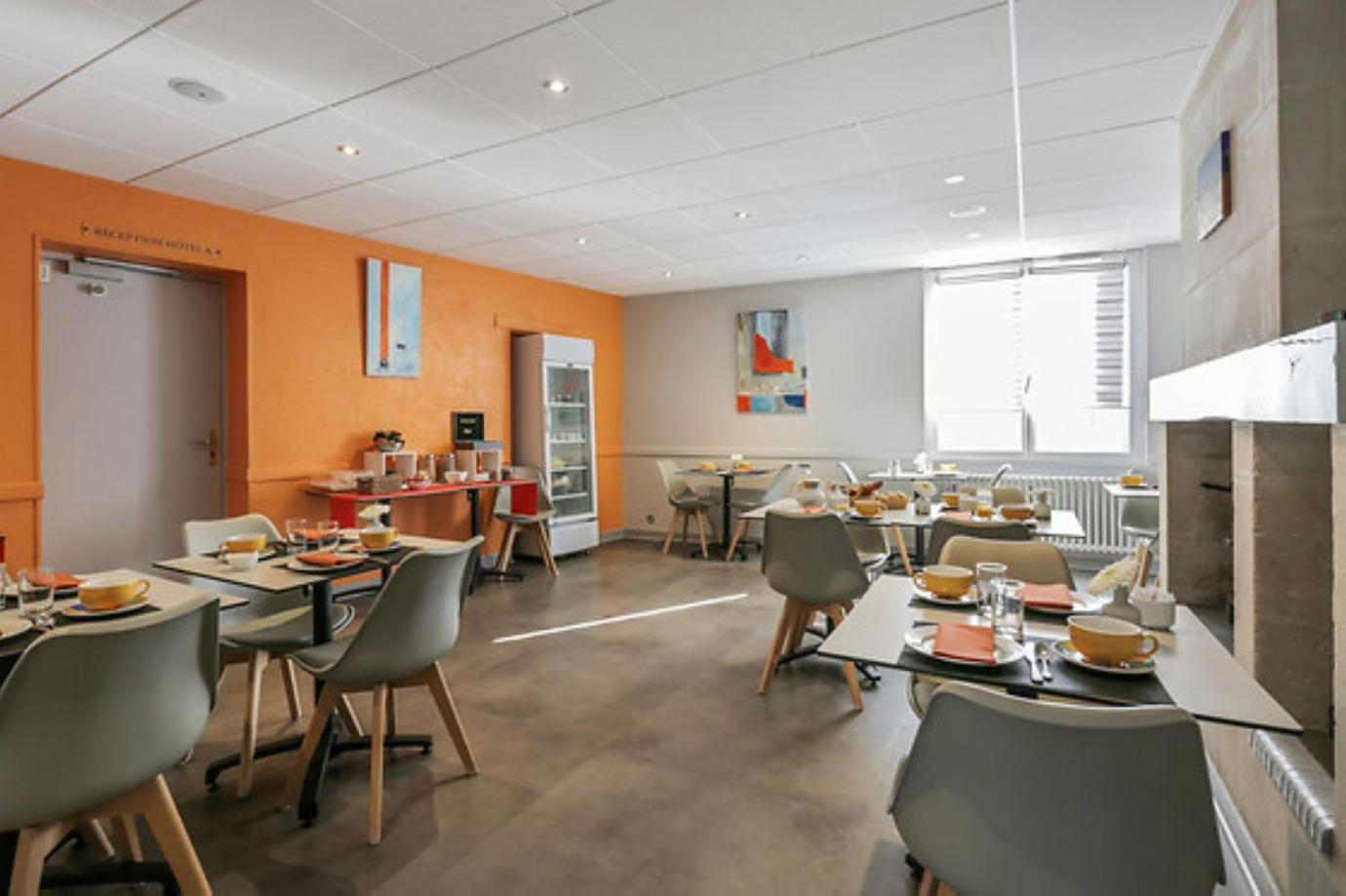 Logis Le Pelican Hotel