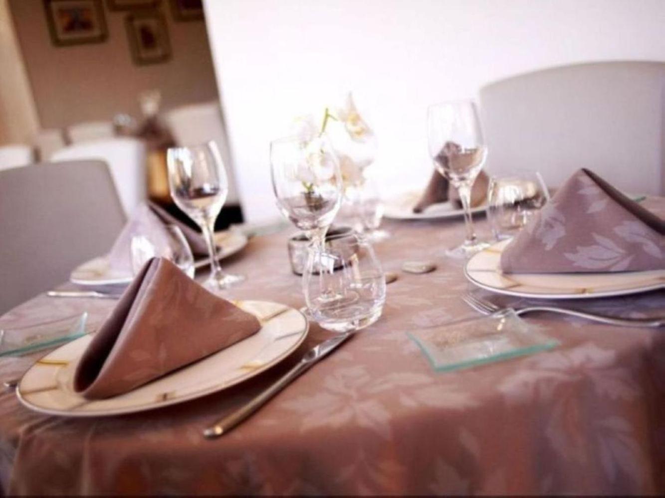 Logis Le Pelican Hotel 3*