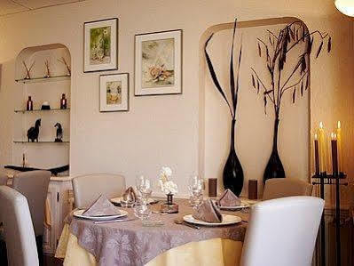 Logis Le Pelican Hotel