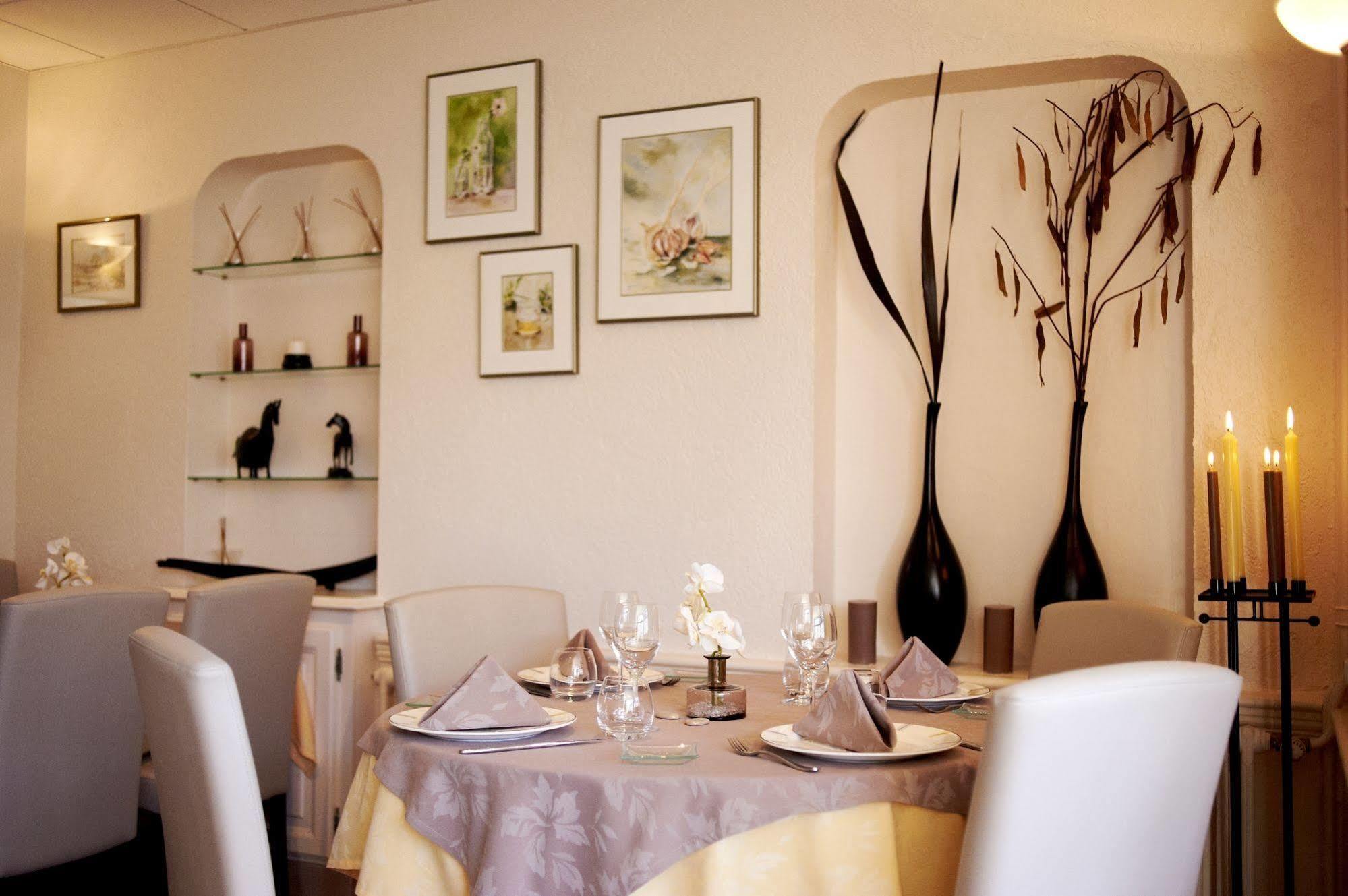 Logis Le Pelican Hotel 3*