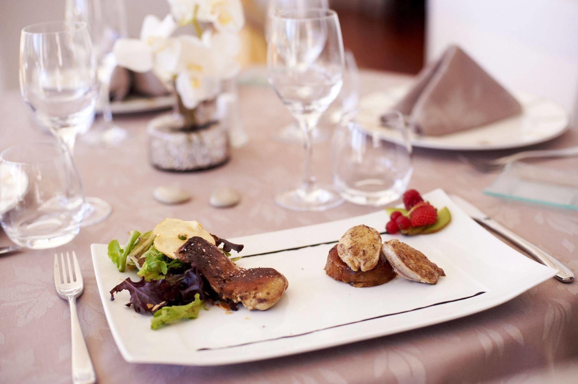 Hotel Logis Le Pelican 3*