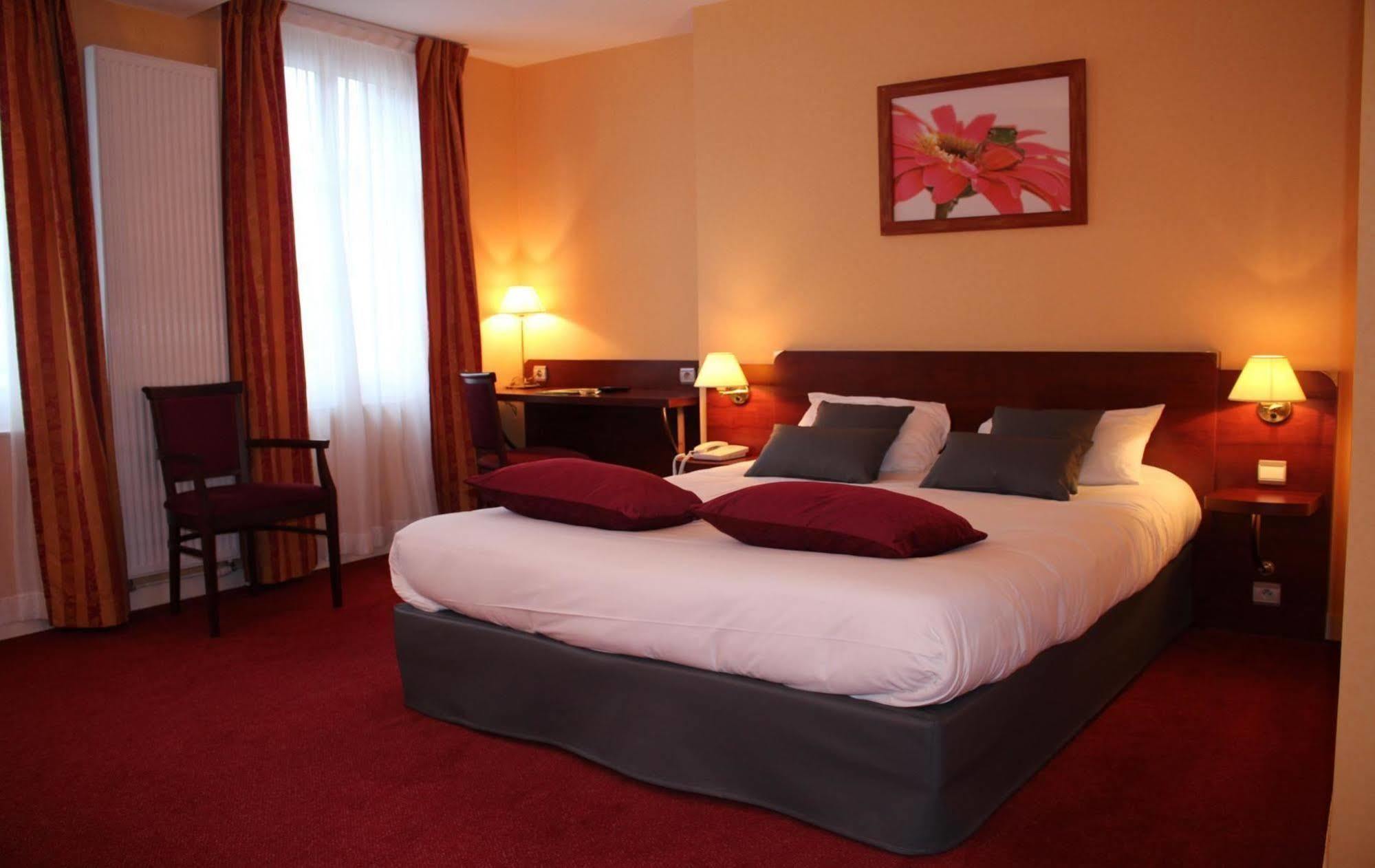 Logis Le Pelican Hotel Vernantes