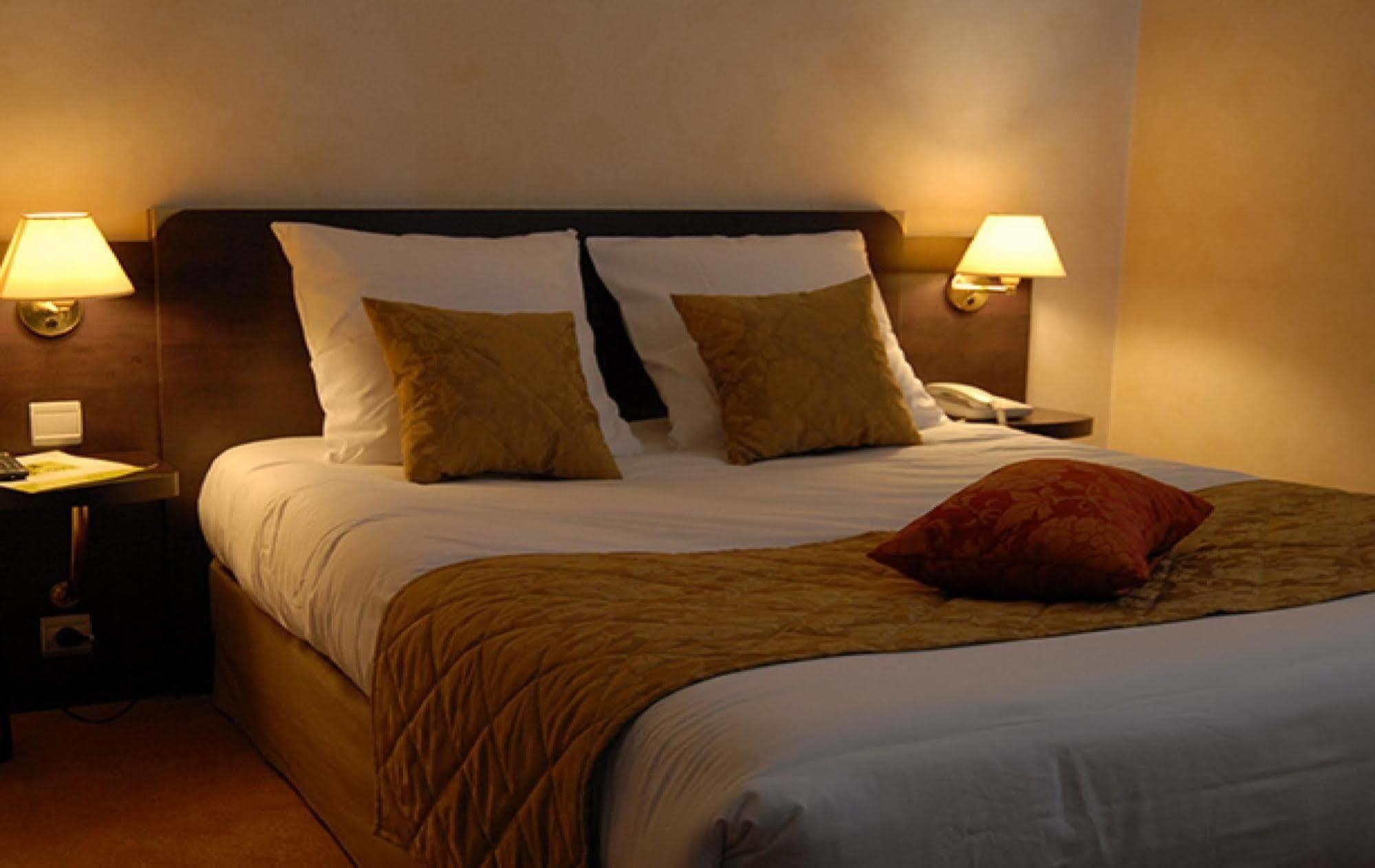 Logis Le Pelican & Son Restaurant