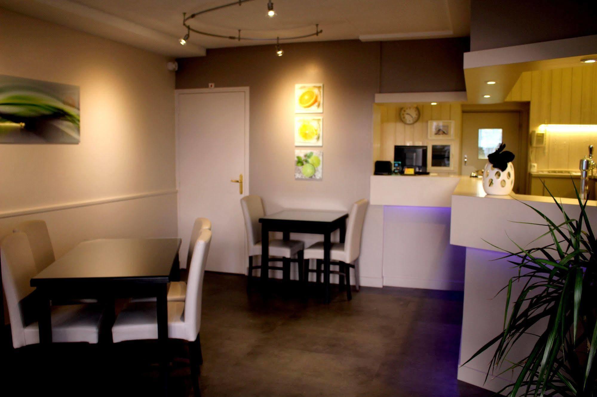 Logis Le Pelican Hotel 3*