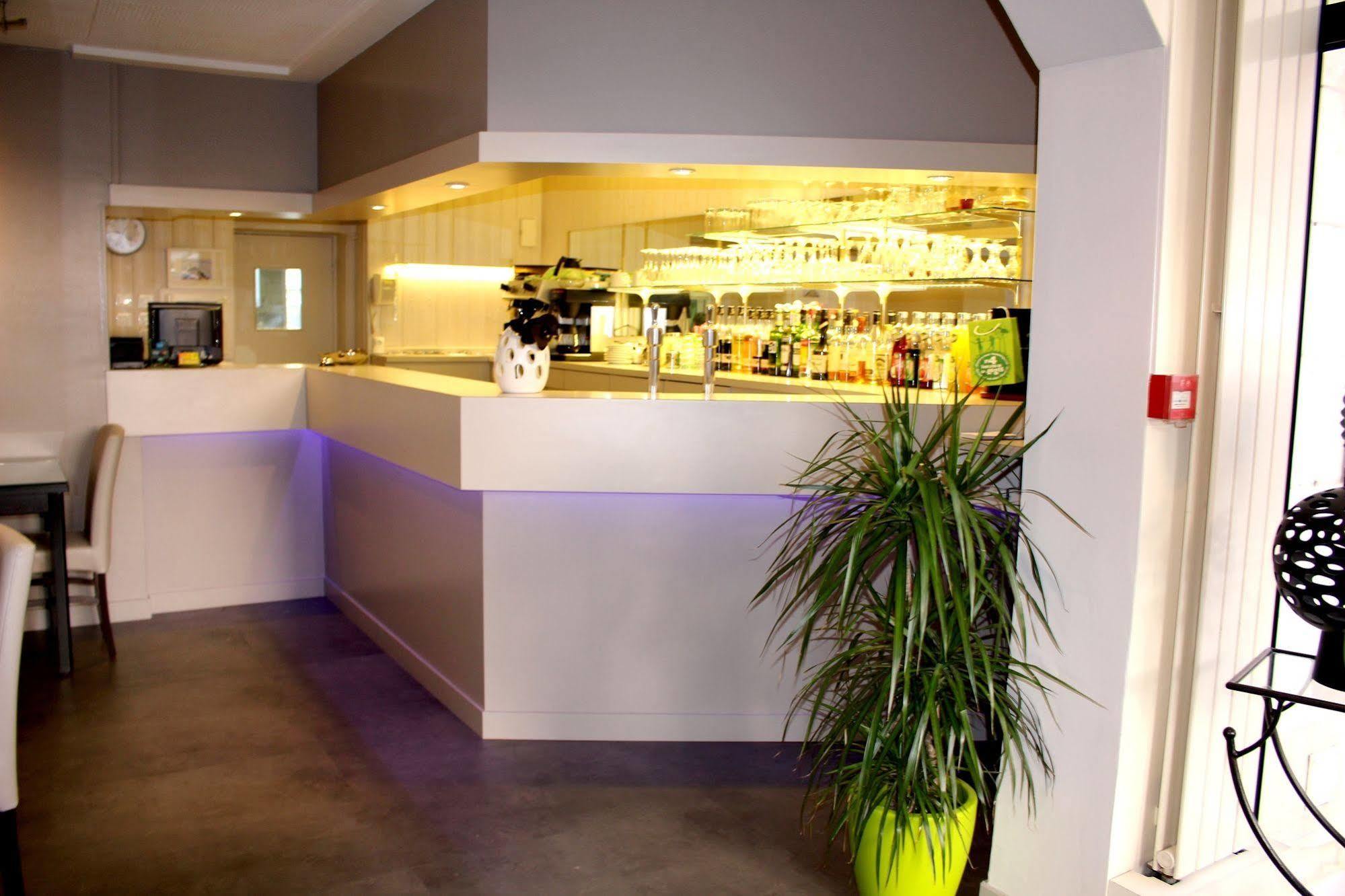 Hotel Logis Le Pelican Vernantes