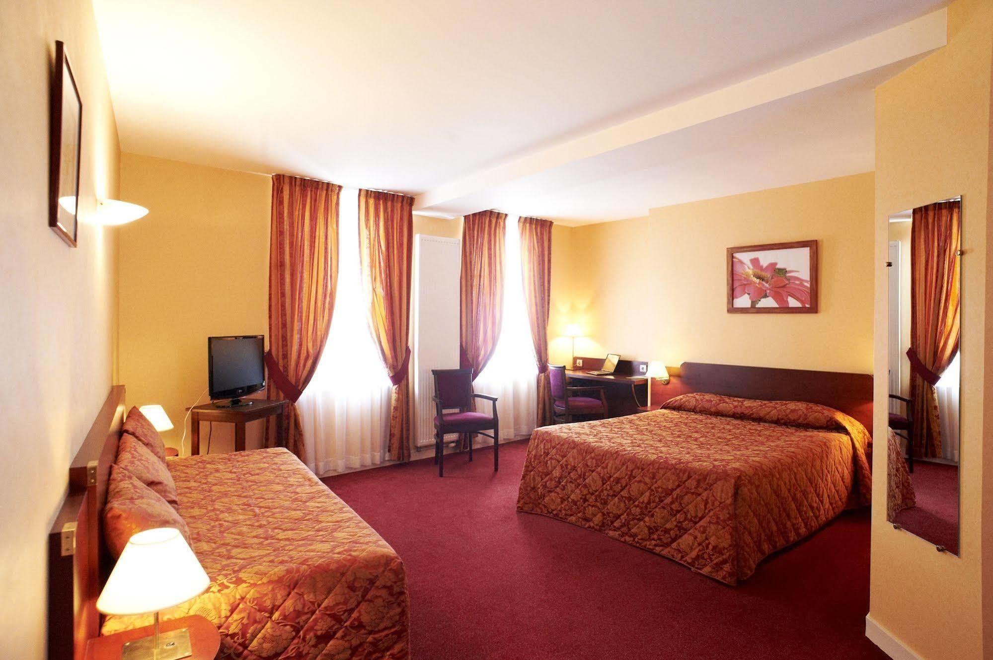 Logis Le Pelican Hotel