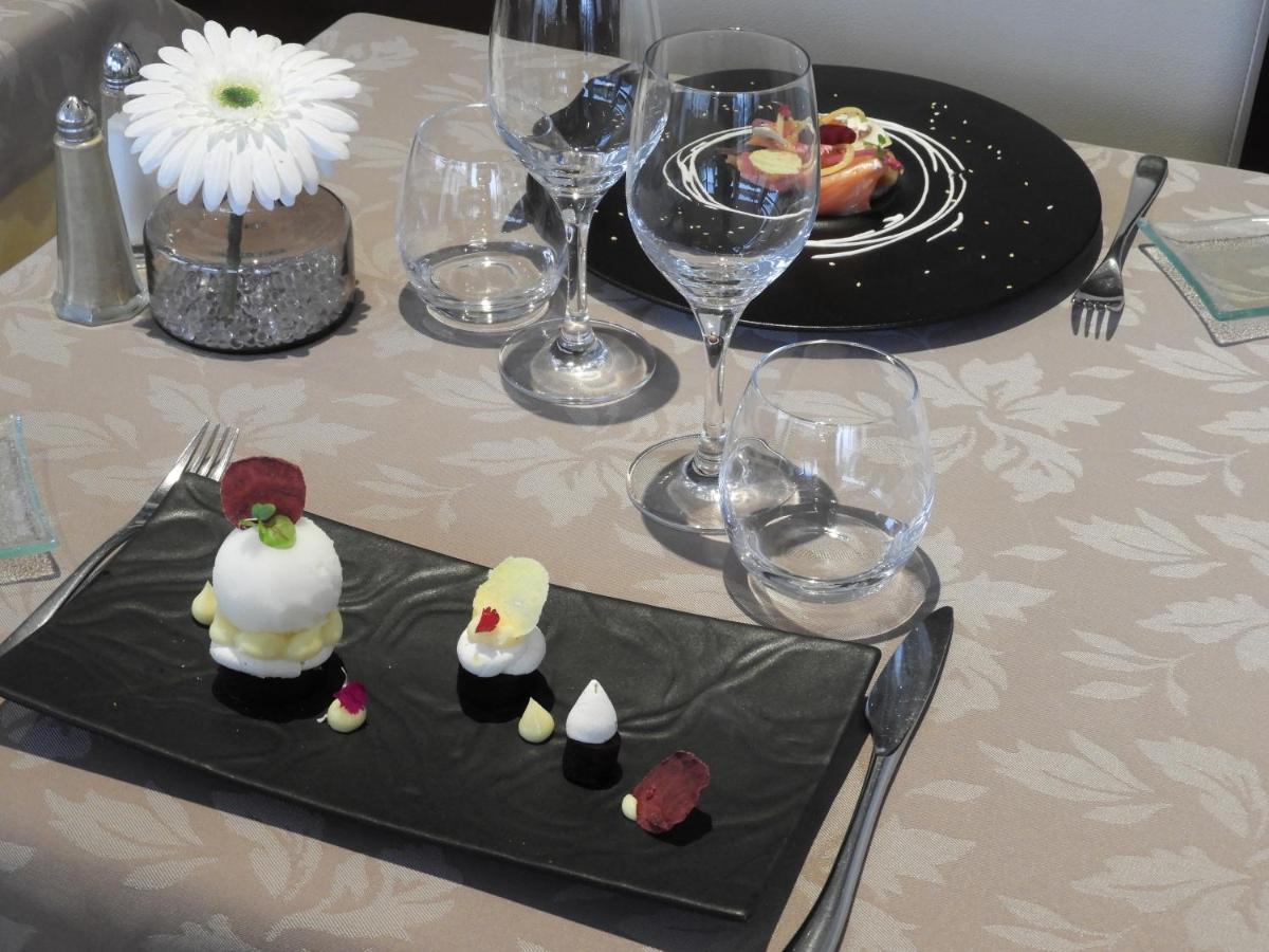 Logis Le Pelican Hotel 3*